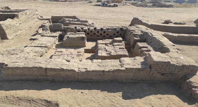 بالصور.. الآثار: بعثة أثرية تكتشف أول مدينة سكنية كاملة من العصر الروماني بشرق الأقصر