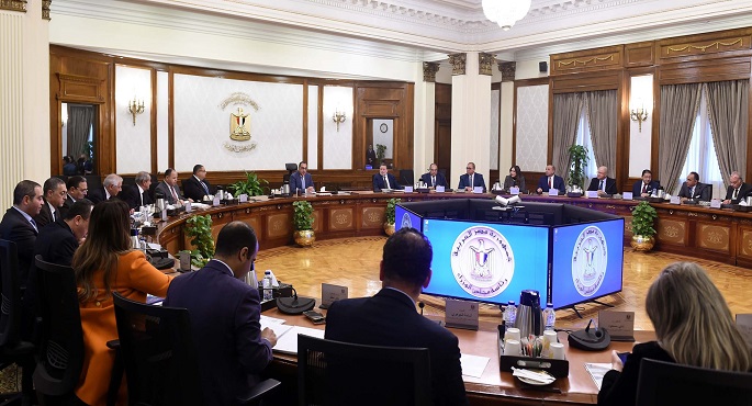 بالصور.. رئيس الوزراء يترأس الاجتماع الأول للجنة متابعة توصيات المؤتمر الاقتصادي “مجلس الأمناء”