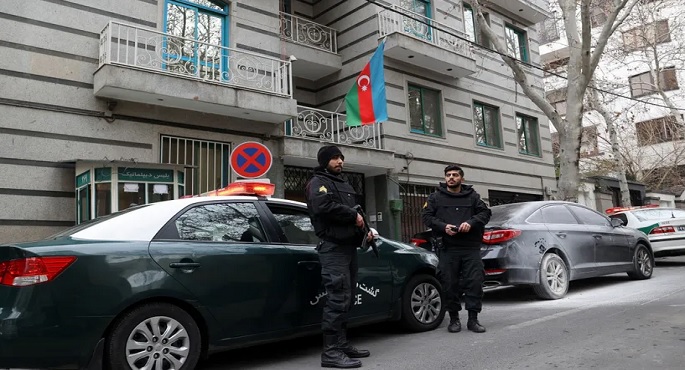 أذربيجان تخلي سفارتها في طهران وتعتبر إيران مسؤولة عن الهجوم عليها
