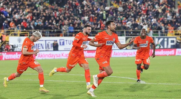 كوكا يشارك في تعادل ألانياسبور وفاتح كاراجومروك بالدوري التركي