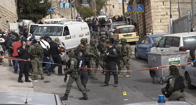 اصابة شخصين في إطلاق نار بضاحية سلوان بالقدس .. ومنفذ العملية طفل عمره 13 عاما