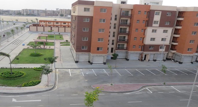 بالصور .. وزير الإسكان يستعرض ما تم تنفيذه من مشروعات بمدينة العبور