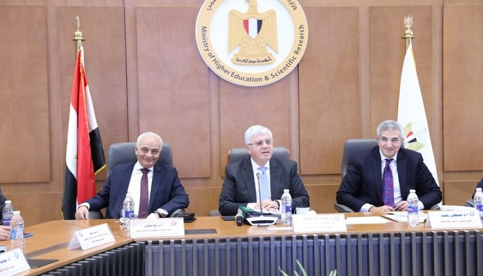 وزير التعليم العالي يترأس اجتماع المجلس الأعلى للجامعات بحضور وزير التربية والتعليم