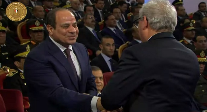 بالصور .. الرئيس السيسي يكرم أسر أبطال ملحمة 25 يناير 1952