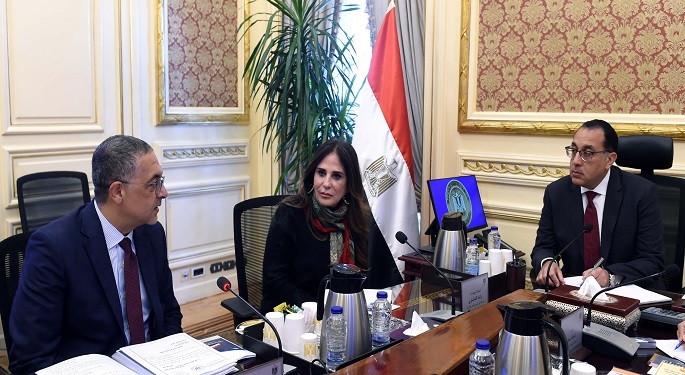 رئيس الوزراء يتابع مع رئيس هيئة الاستثمار والمناطق الحرة عددا من ملفات العمل