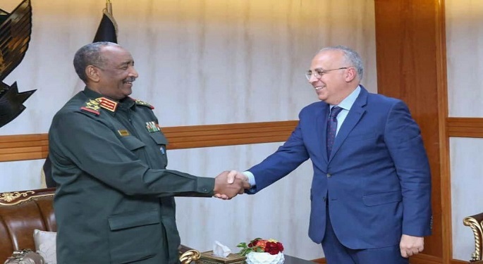 البرهان يجدد خلال لقائه وزير الري حرص السودان على استمرار التعاون مع مصر في مجالات المياه