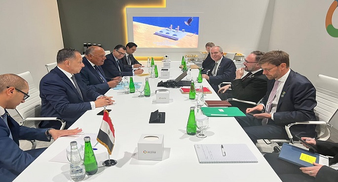 بالصور .. شكري يبحث مع وزير التعاون الدانماركي القضايا المشتركة على هامش قمة أبوظبي للاستدامة