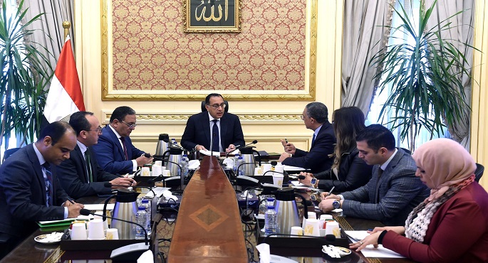 رئيس الوزراء: الحكومة تعمل على تبسيط الإجراءات المتعلقة بالاستثمارات وخاصة المشروعات الصناعية
