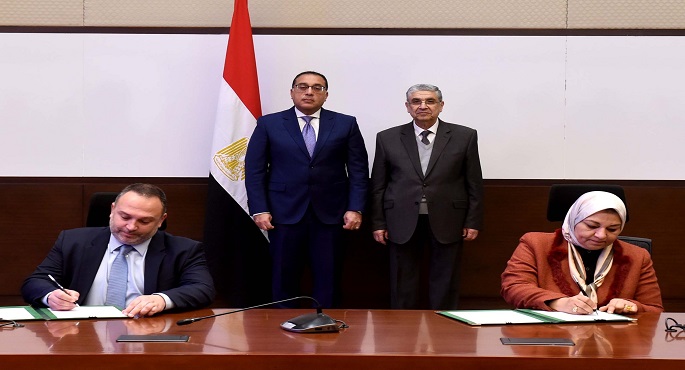 بالصور.. رئيس الوزراء يشهد توقيع عقدي تقديم خدمات استشارية في قطاع الكهرباء والطاقة الجديدة والمتجددة