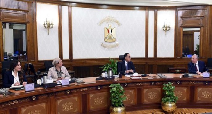 مدبولى يوجه بالعمل على تعظيم الاستفادة من المخلفات الزراعية فى صناعة الأعلاف