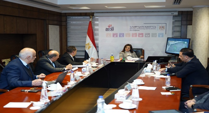 بالصور.. وزيرة التخطيط والتنمية الاقتصادية تجتمع بمجلس إدارة مدينة طربول الصناعية