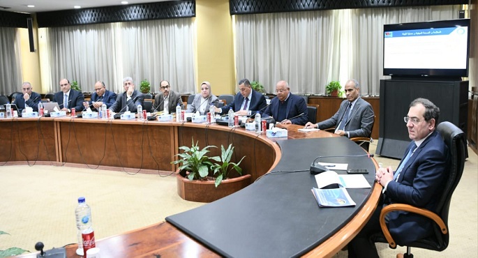 بالصور.. اجتماع اللجنة العليا لمشروعات قطاع البترول لمتابعة موقف تنفيذ عدداً من مشروعات التكرير والبتروكيماويات الجديدة