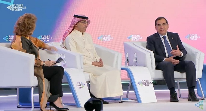 بالصور.. وزير البترول يشارك في جلسة «دور الحكومات في تهيئة المنطقة كوجهة جاذبة» بالسعودية