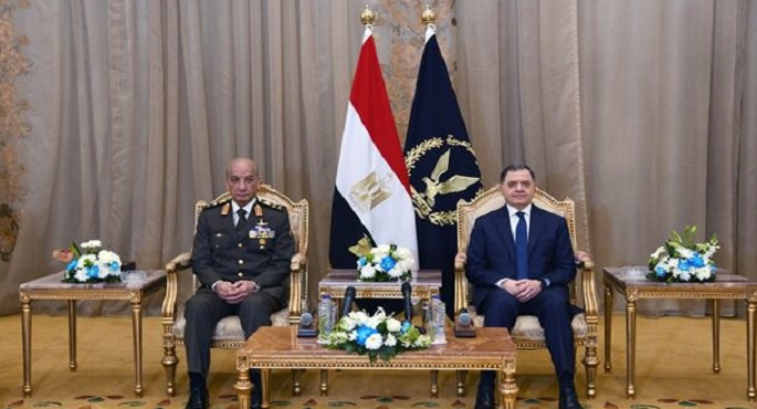 بالفيديو .. خلال زيارته لوزير الداخلية .. وزير الدفاع : معركة الإسماعيلية تجسد تلاحم الشعب مع شرطته