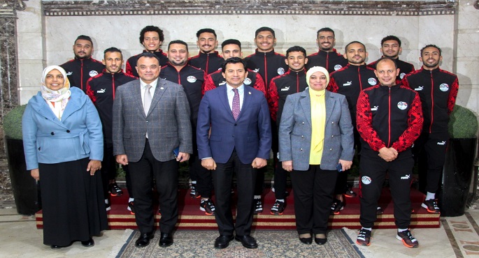 بالصور.. وزير الرياضة يستقبل منتخب الصم لكرة الصالات قبل سفرهم للإمارات للمشاركة ببطولة دولية ودية
