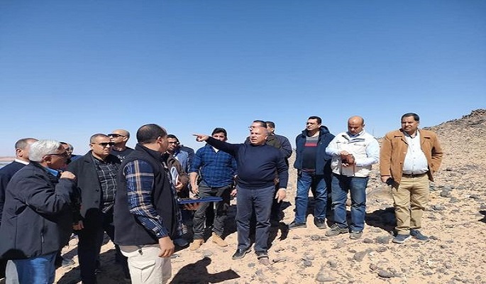 بالصور.. وزير النقل يتفقد مواقع العمل بالخط الثاني للقطار الكهربائي السريع
