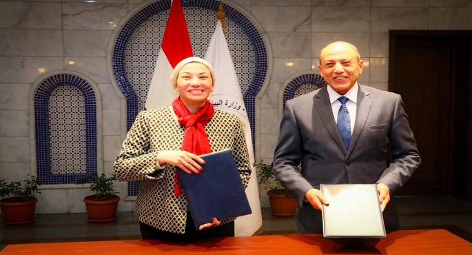 بالصور.. وزيرا البيئة والطيران المدني يوقعان بروتوكولا للتعاون لدعم العمل البيئي