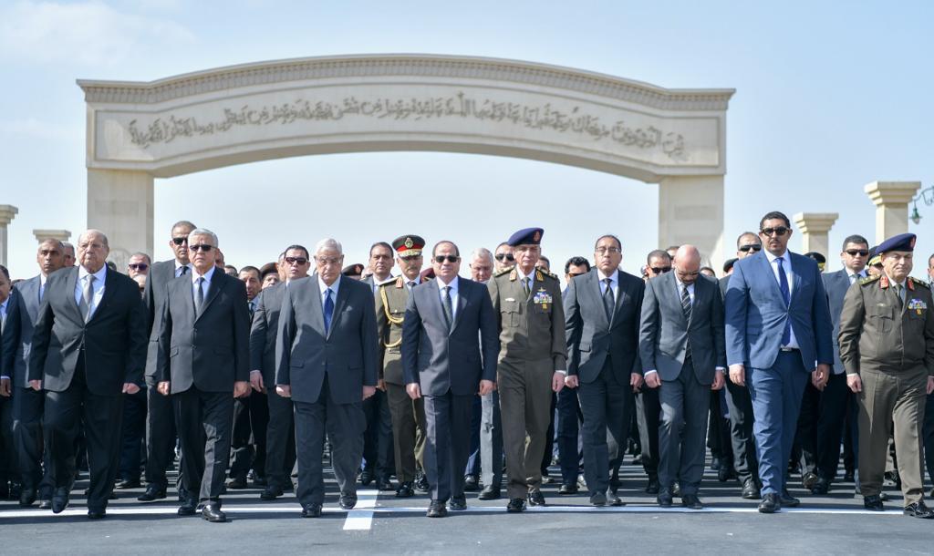 بالفيديو والصور.. السيسي يتقدم الجنازة العسكرية لرئيس الوزراء السابق شريف إسماعيل