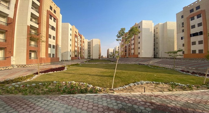 بالصور.. وزير الإسكان يتابع الموقف التنفيذى للمشروعات السكنية والطرق بمدينة العبور الجديدة