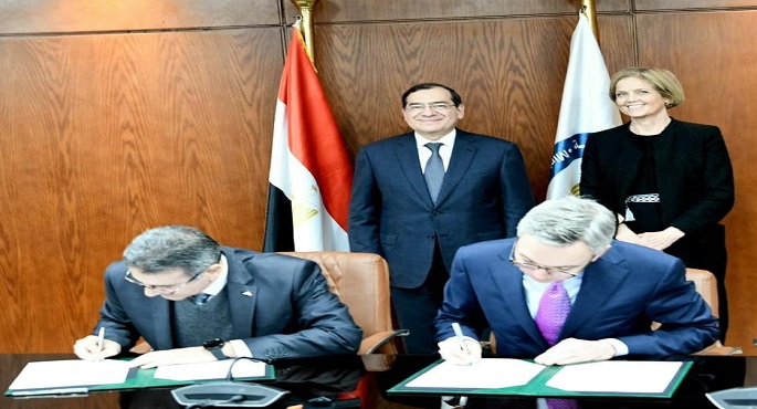 بالصور .. وزير البترول يشهد توقيع اتفاقية مشتركة بين الشركة المصرية للبتروكيماويات وشركة موبكو وشركة سكاتك النرويجية