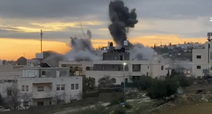 الجيش الإسرائيلي يفجر منزل عائلة محمد الجعبري في الخليل والمستوطنون يحتفلون