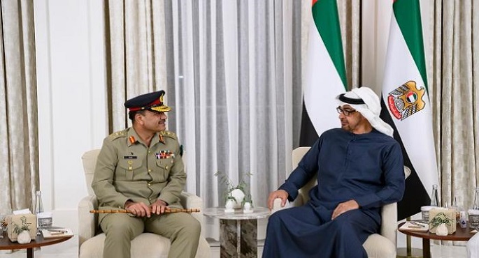 الرئيس الإماراتي وقائد الجيش الباكستاني يبحثان سبل تطوير التعاون الثنائي