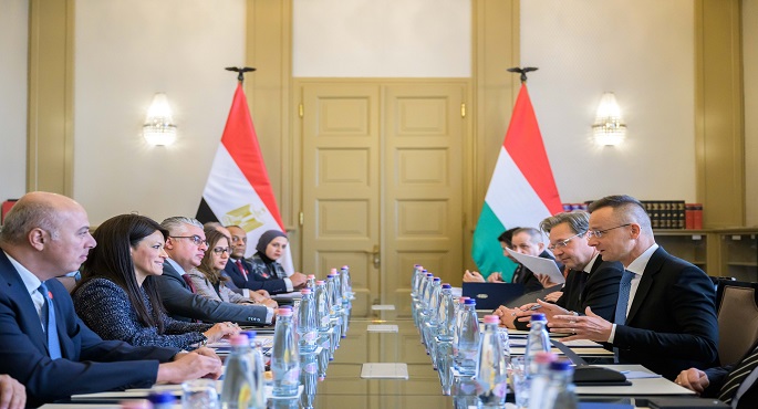 بالصور.. المشاط تعقد جلسة مباحثات موسعة مع وزير الخارجية والتجارة المجري ببودابست
