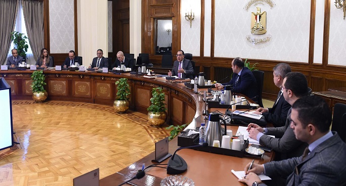 بالصور.. رئيس الوزراء يتابع الموقف التنفيذي لتوفير الأراضى الصناعية