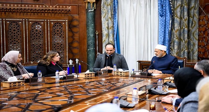 بالصور.. وزيرة الهجرة تلتقي شيخ الأزهر برفقة وفد حوار الأديان من الولايات المتحدة الأمريكية