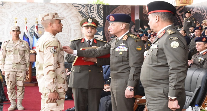 بالفيديو والصور.. وزير الدفاع يشهد حفل انتهاء فترة الإعداد العسكري لطلبة الأكاديمية العسكرية المصرية والكليات العسكرية