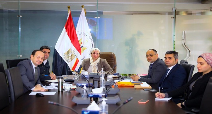 وزيرة البيئة تستعرض الموقف الحالي لمشروعات المرحلة الثالثة لبرنامج التحكم في التلوث الصناعي