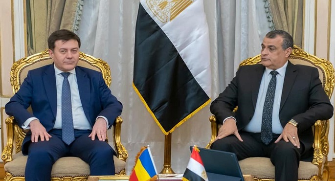 بالصور .. وزير الدولة للإنتاج الحربي يبحث مع وزير الاقتصاد الروماني أوجه التعاون المشترك