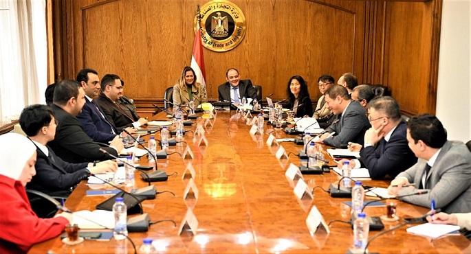 وزير التجارة والصناعة يبحث الاستفادة من خبرات المؤسسات العلمية بكوريا الجنوبية في نقل التكنولوجيات الحديثة