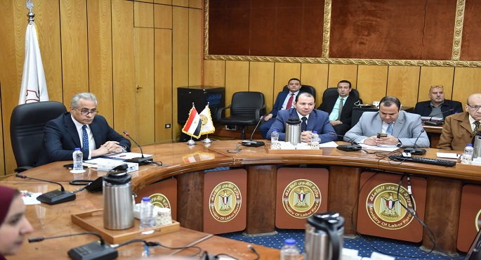 وزير القوى العاملة يبحث مع مديري المديريات تنفيذ خطة إدماج “ذوي الهمم” في سوق العمل
