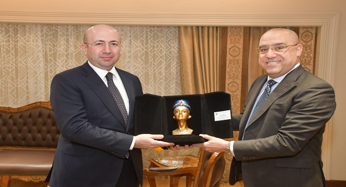 بالصور.. وزير الإسكان يعرض على نظيره الأذربيجاني التجربة العمرانية التى تشهدها الدولة المصرية فى عهد الرئيس السيسي