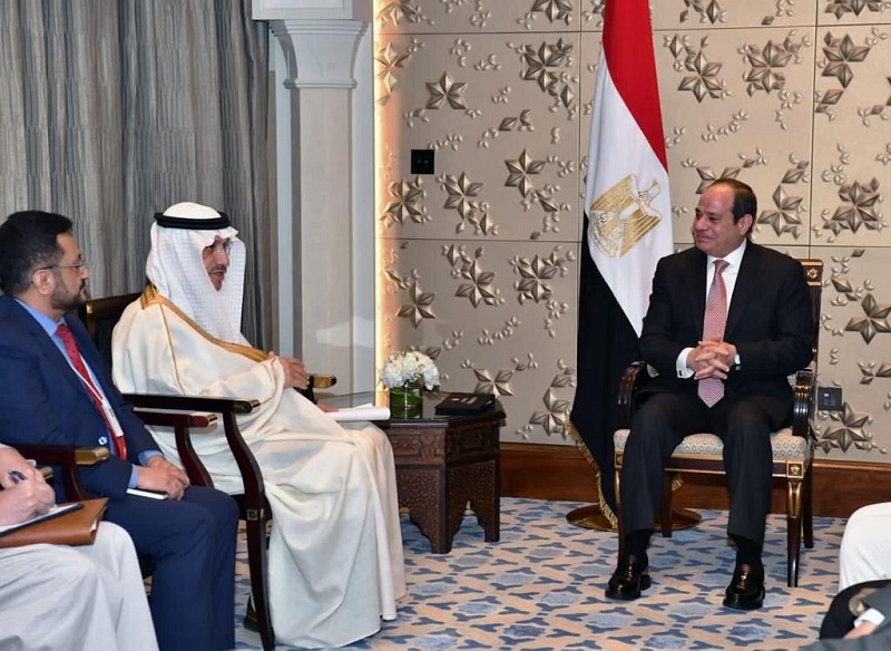 بالصور .. الرئيس السيسي يلتقي رئيس مجموعة البنك الإسلامي للتنمية في دبي