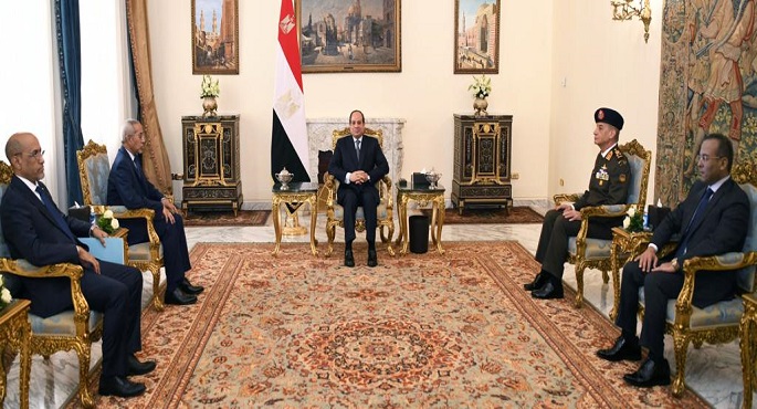 الرئيس السيسي يتسلم رسالة خطية من رئيس موريتانيا خلال استقباله وزير دفاعها
