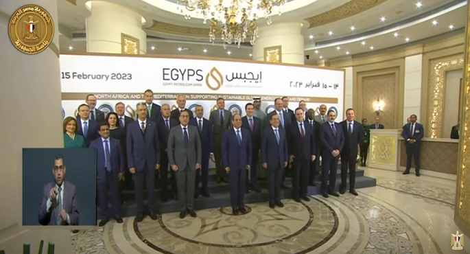 الرئيس السيسي يتوسط صورة تذكارية مع المشاركين في معرض ومؤتمر “ايجبس 2023”