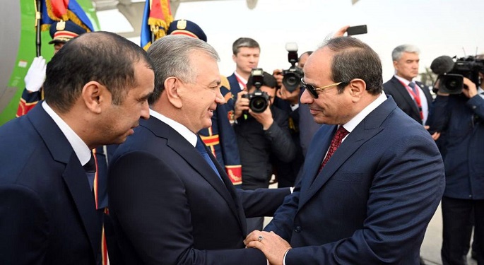 بالفيديو.. الرئيس السيسى يستقبل رئيس أوزبكستان بمطار القاهرة الدولي