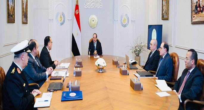بالصور.. الرئيس السيسي يؤكد دعم دور القطاع الخاص وزيادة الاستفادة من المناطق والمجمعات الصناعية