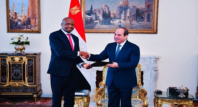 بالصور.. الرئيس السيسي يتسلم رسالة خطية من رئيس كينيا