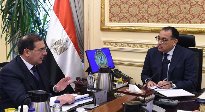 رئيس الوزراء يتابع مع وزير البترول الموقف التنفيذي لمشروع إنشاء مجمع إنتاج “الصودا آش” ومشتقاتها