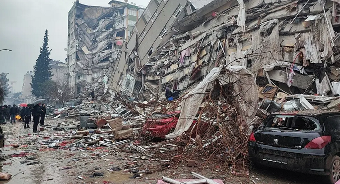 توقيف عمدة مدينة تركية دمرها الزلزال بالكامل تقريبا
