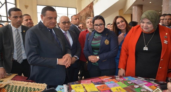وزيرا التربية والتعليم والتنمية المحلية يتفقدان معرض “أيادي مصر” ومعرض “أهلا رمضان”