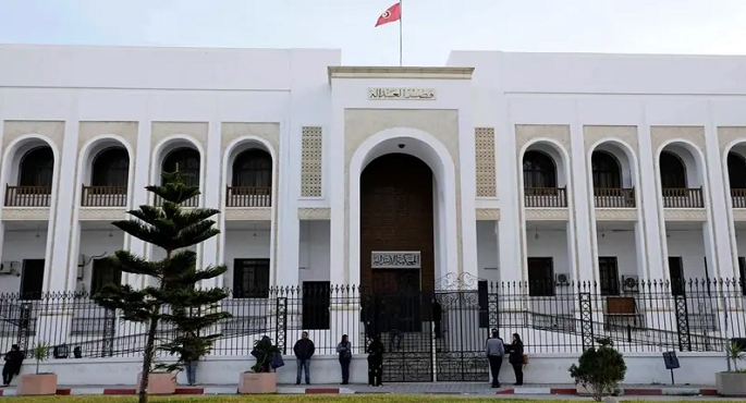 الحكم بسجن رجل أعمال وساسة بارزين في قضية التآمر على الدولة والتخطيط للانقلاب في تونس