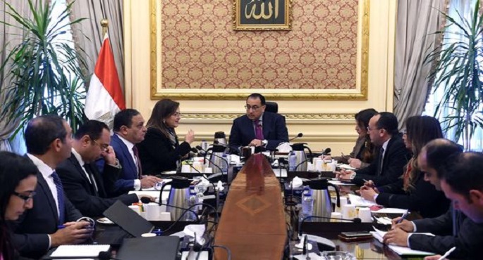 رئيس الوزراء يتابع مع وزيرة التخطيط نتائج الجولة الترويجية ببعض الدول العربية لجذب الاستثمارات