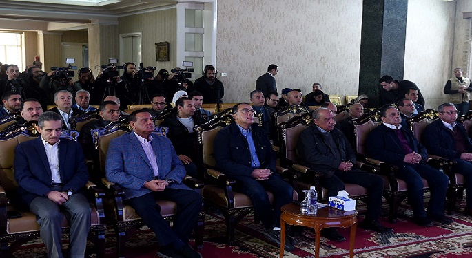 رئيس الوزراء يشاهد عرضا تقديميا لمحافظ الغربية حول المشروعات الجارية والمقترحة بالمحافظة