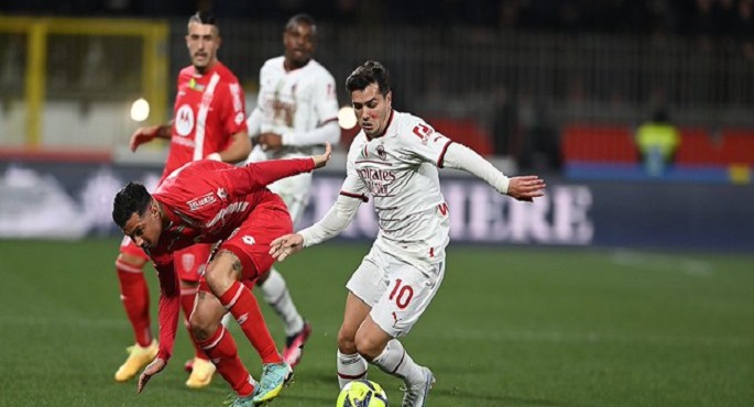 ميلان يفوز على مونزا 1-0 في الدوري الإيطالي