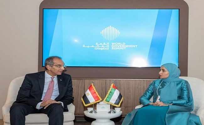 بالصور.. وزير الاتصالات يعقد مباحثات مع وزيرة الدولة للتطوير الحكومى والمستقبل الاماراتية لتعزيز التعاون بين البلدين