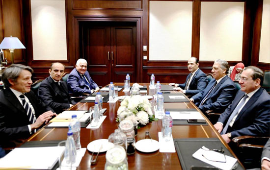بالصور.. وزير البترول يبحث خطط إينى لتنمية وإنتاج الغاز بالصحراء الغربية والبحر المتوسط